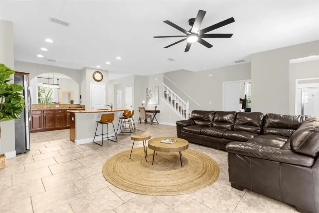 6 Bedrooms 5 Bathrooms Solterra 4193 Od