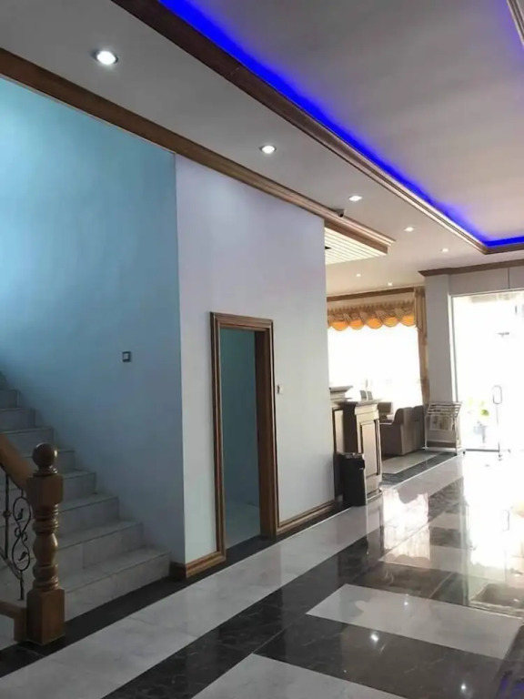 Shwe Pyi Thain Kha Hotel
