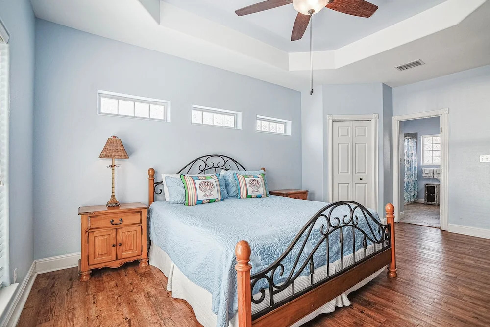 Villa Laguna - Pet Friendly Beach Gear Credit Included