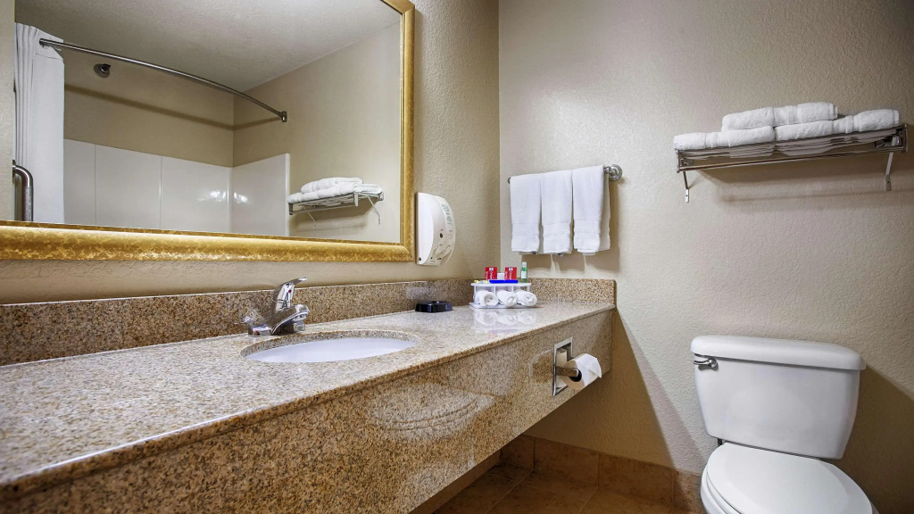Comfort Inn & Suites Shakopee Downtown Area