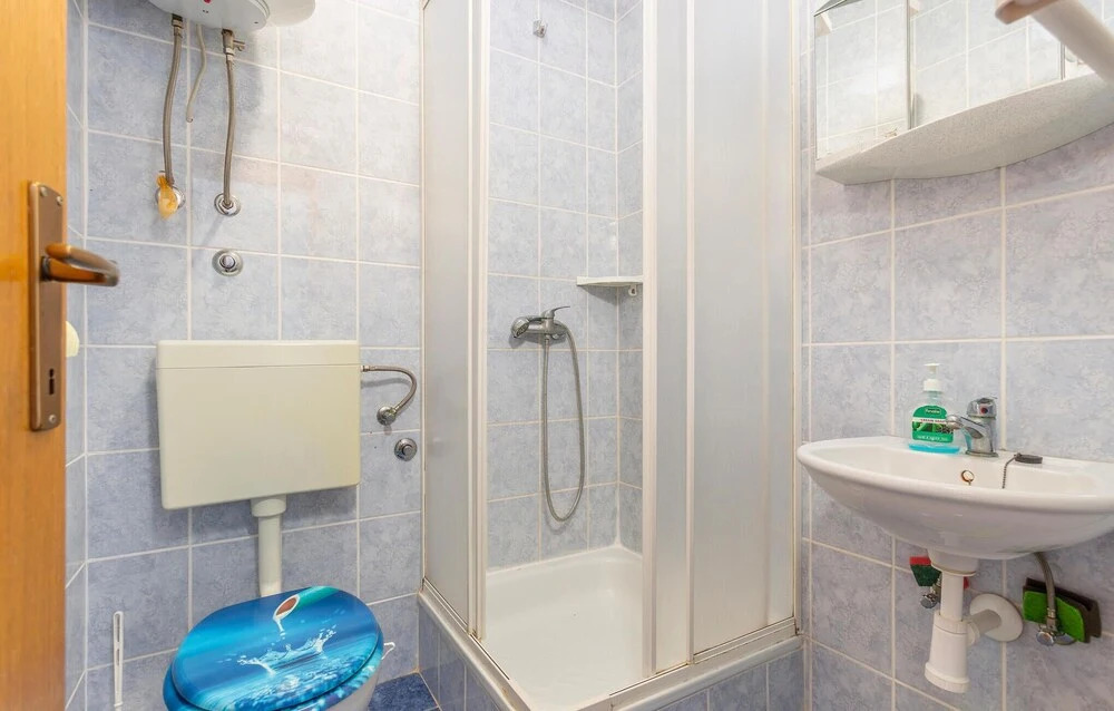 Beautiful Apartment in Rasopasno With Wifi