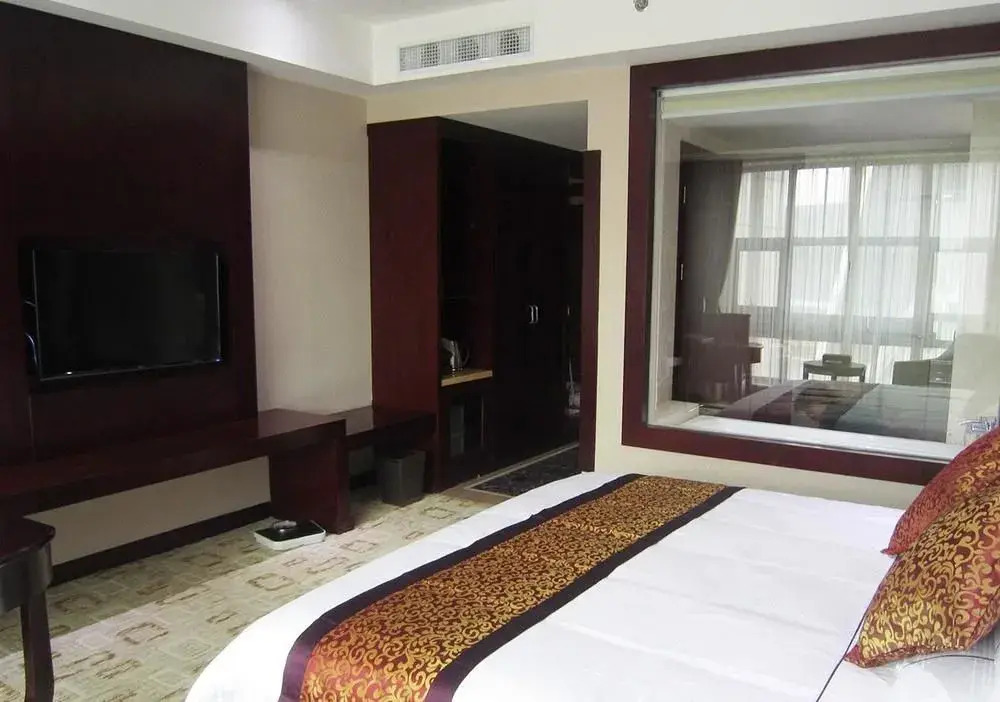 Shanghai Hongqiao Airport & Muyi H Hotel (national Convention And Exhibition Center)