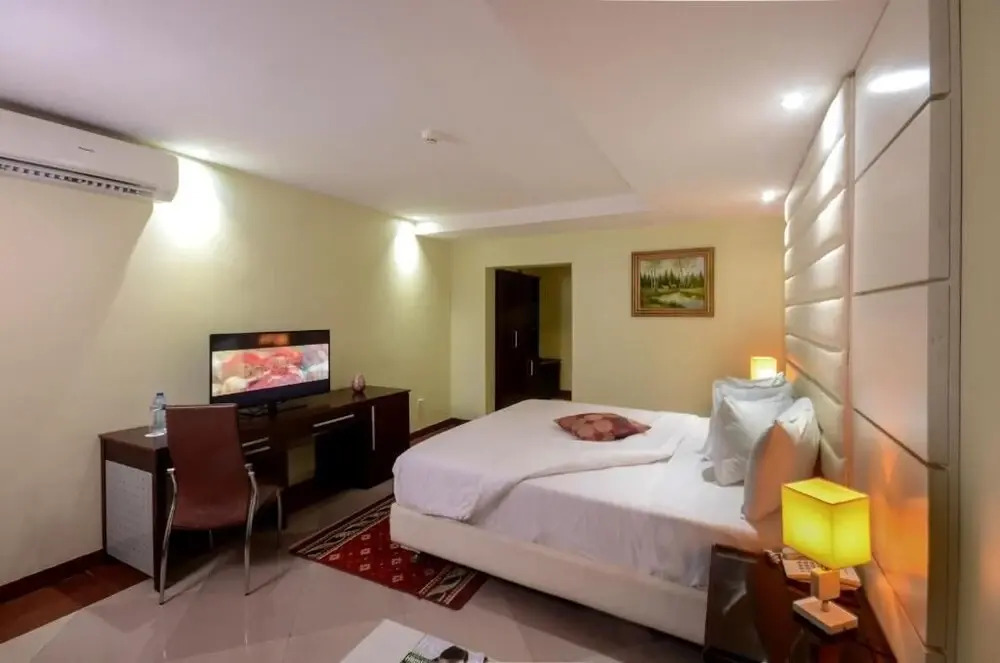 Silver Towers Hotel