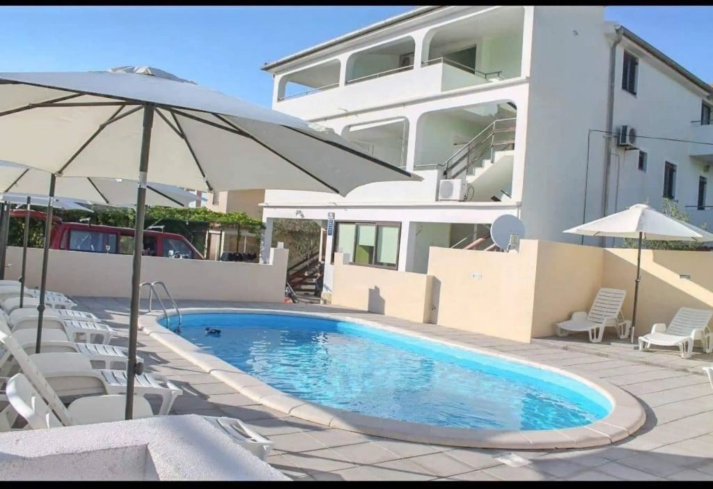 Nenad - With Pool - SA3