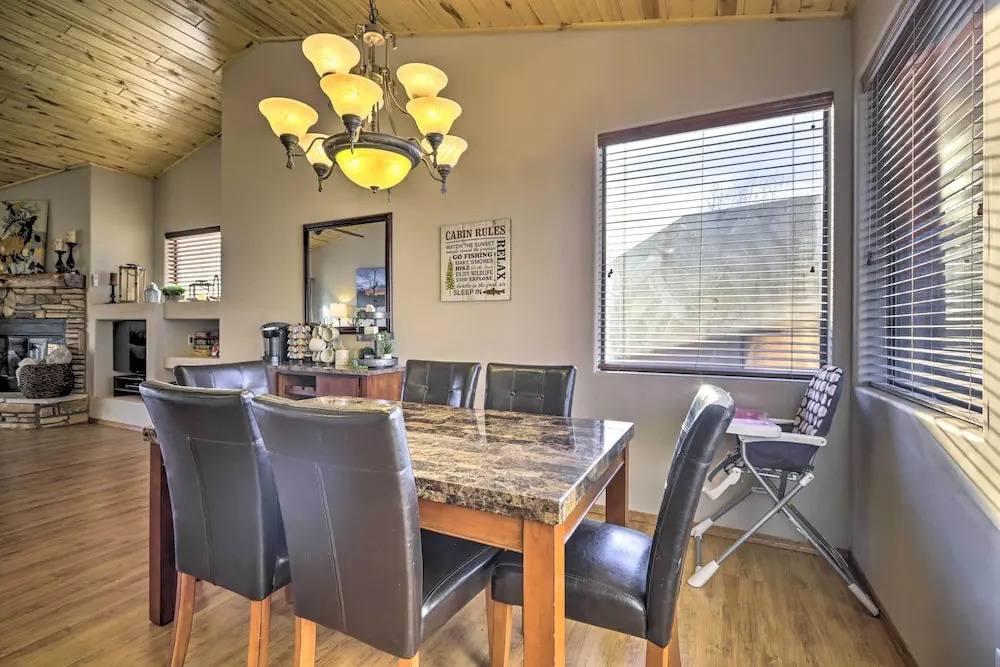 Sunny Show Low Home: Deck, BBQ & Golf Course Views