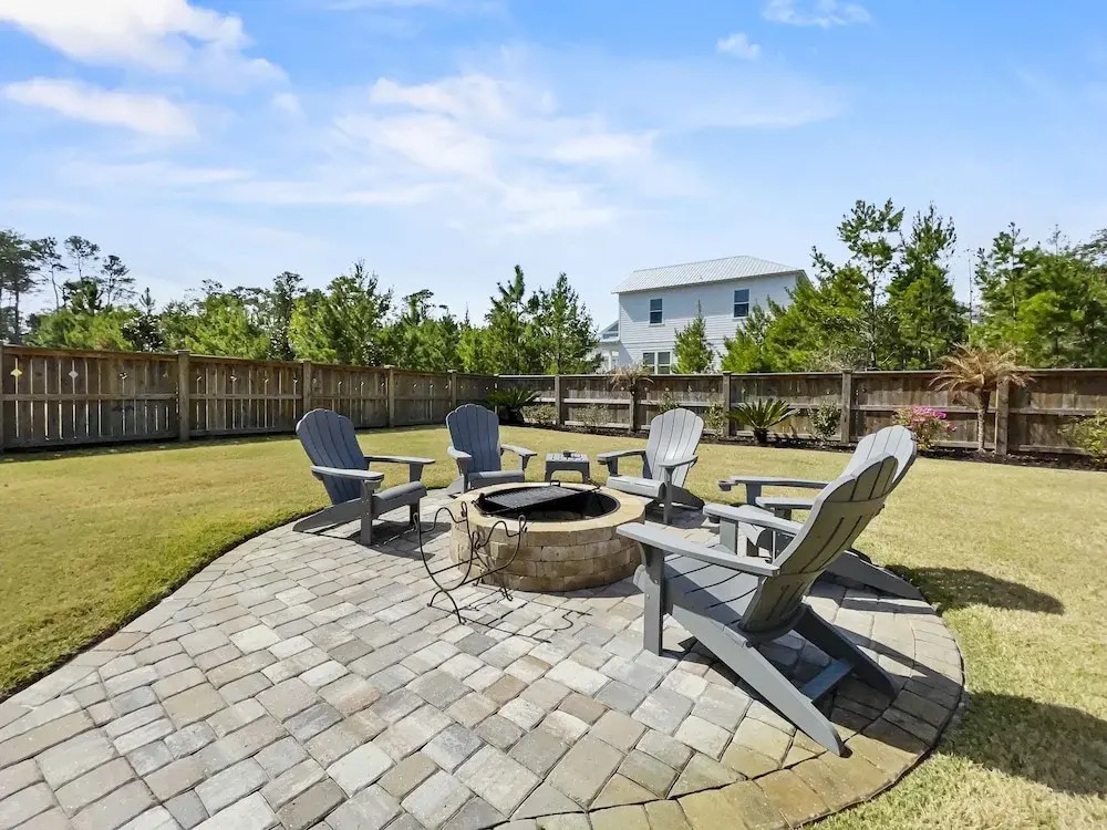 Magnolia Manor 5 Bedroom Home by RedAwning