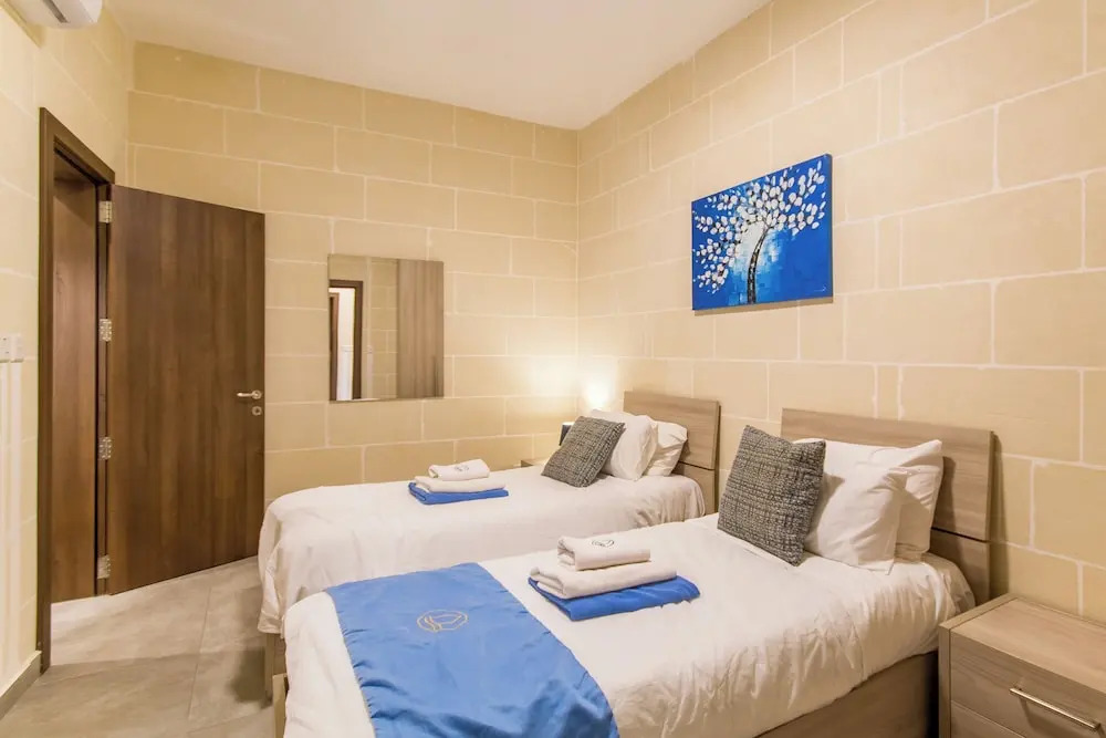 TaSiku Gozitan villa Pool & hot tub - Happy Rentals