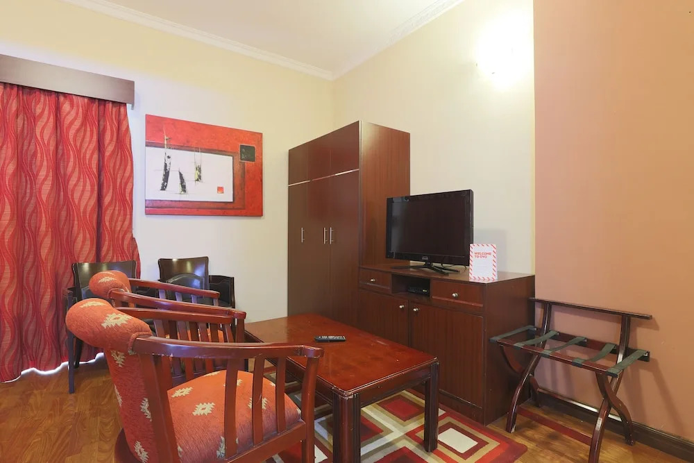 OYO 332 Syaj Hotel