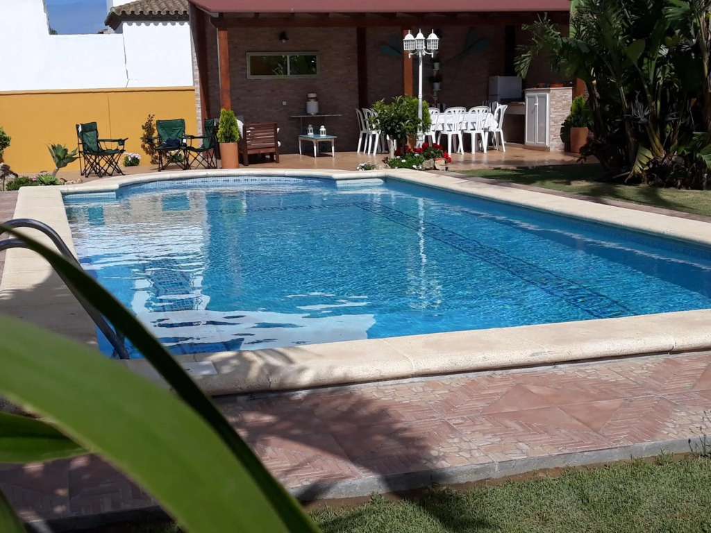 Chalet la Huerta con piscina chimenea y Wifi