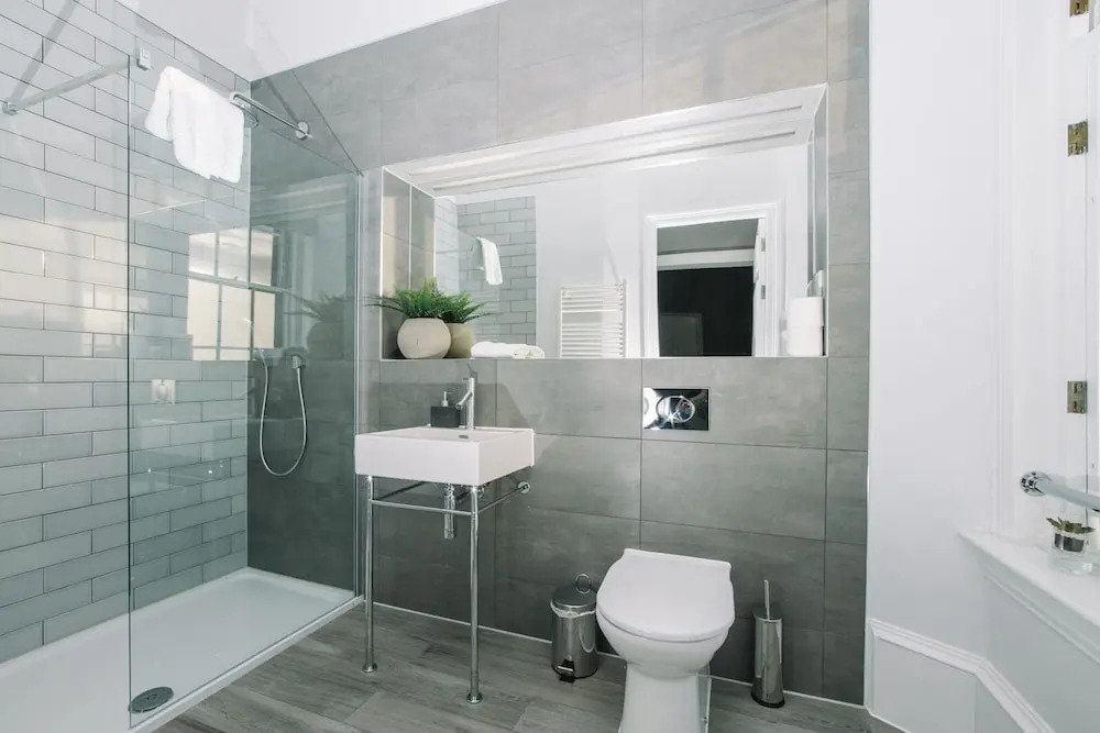 JOIVY Apartments - Huge 5* Georgian Apartment - Great Location