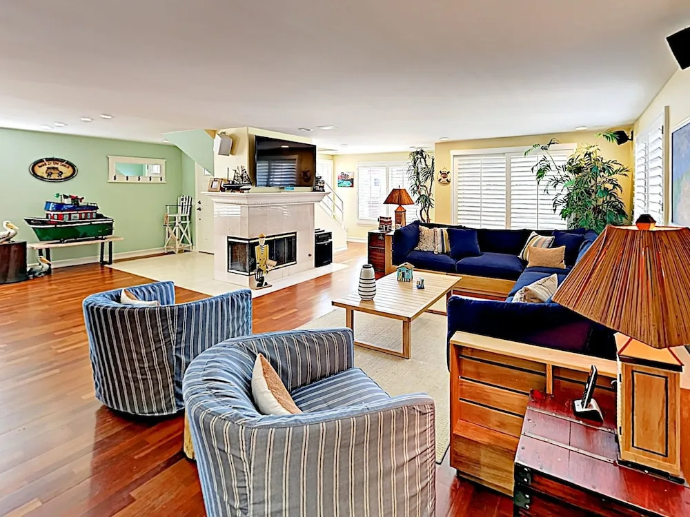 124 Oxnard - 3 Br Home