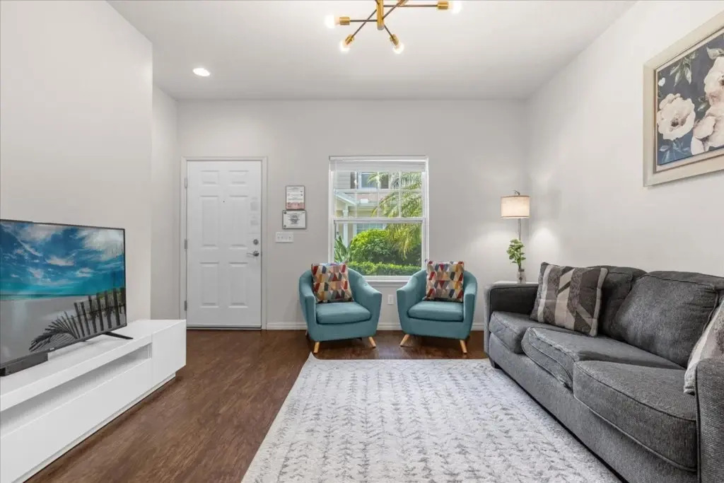 3 Bd 2 Ba Lucaya Village 22-103