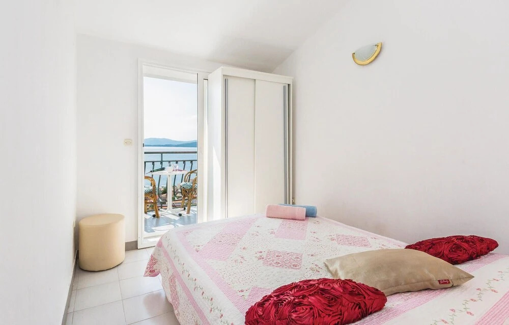 Amazing Home in Podgora with Hot Tub, WiFi & 4 Bedrooms