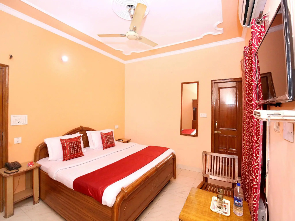 OYO 10539 Hotel Holiday Classic