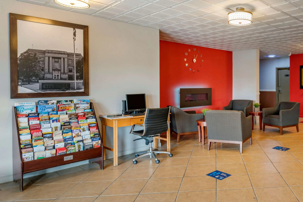 Econo Lodge Inn & Suites Granite City - St Louis
