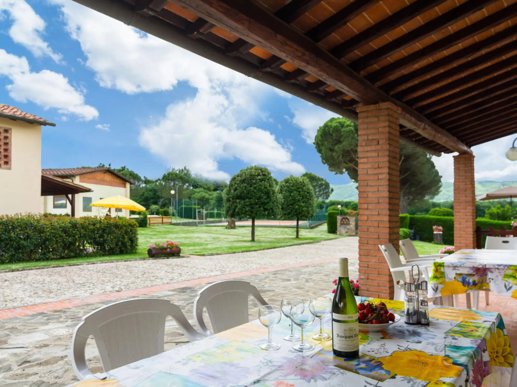 Farmhouse in Bucine with pool