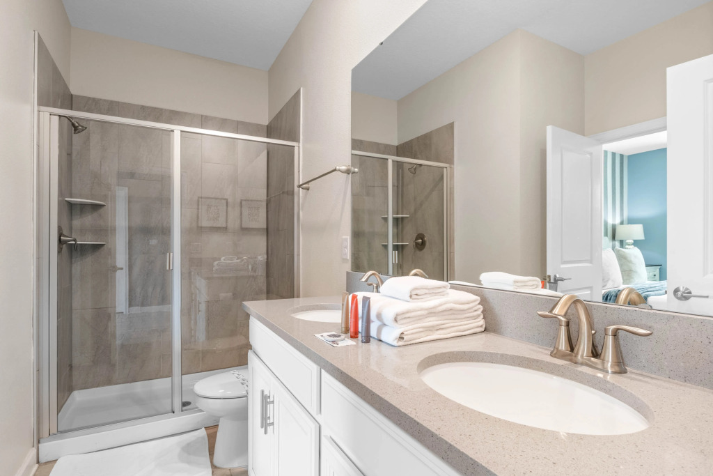 9 Bedrooms 5 Bathrooms Storey Lake 2885 Sc