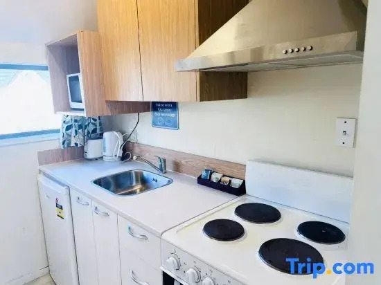 Merivale Court Studio-Unit 6