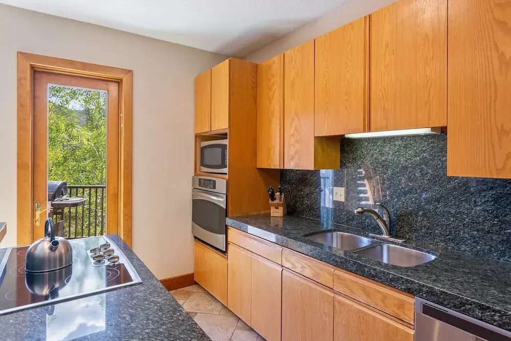 Pinnacle at Deer Valley Resort - Four Bedroom Condo with Hot Tub #1470 4 Condo