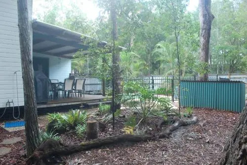 1 Naiad Court Lowset Family Home With Swimming Pool And Covered Deck. Pet Friendly