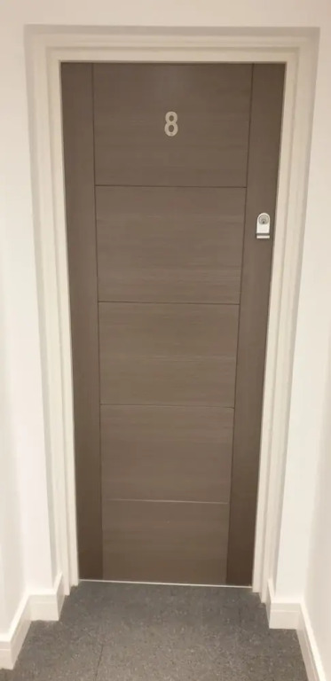 8 Compass Point