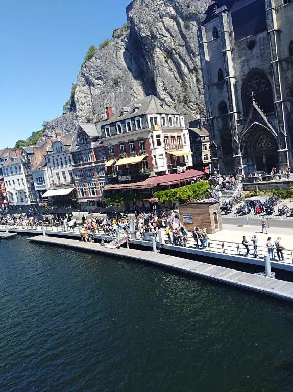 Un studio à louer ds un endroit calme près de la ville de Dinant