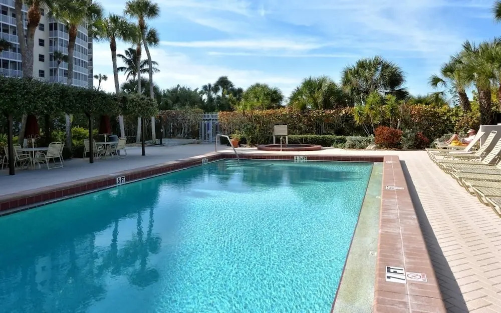 404-excelsior- Beautiful Unit Offering Amazing Gulf Views! 2 Bedroom Condo