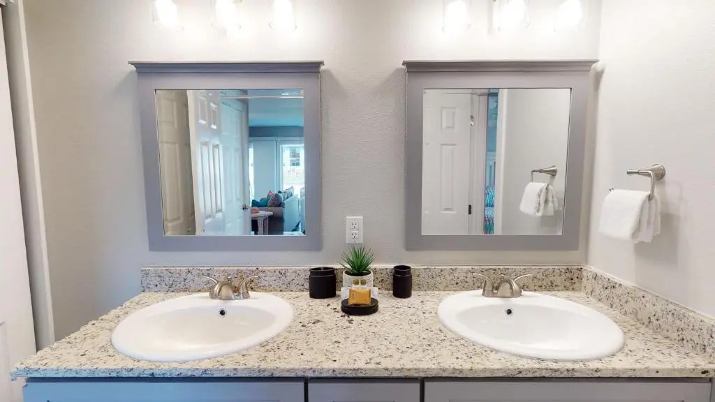 AH-E117 Remodeled First Floor Condo, Across From The Shared Pool & Hot Tub, Near Marina & Ferry