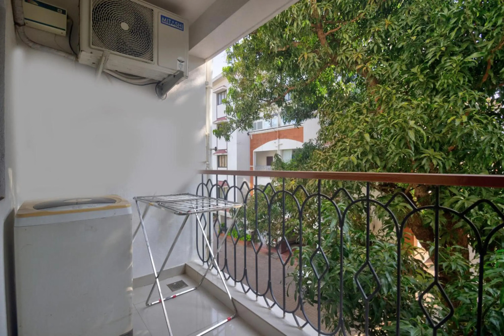 Amazing Pool View 2BHK Candolim Goa Apartment
