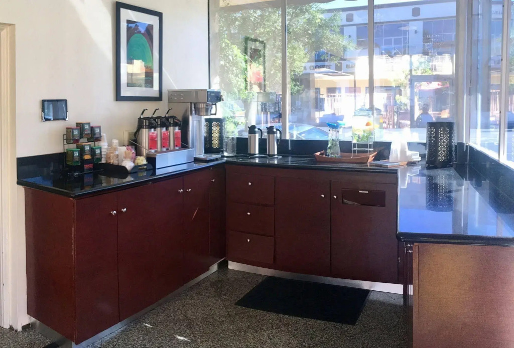 Studio City Court Yard Hotel