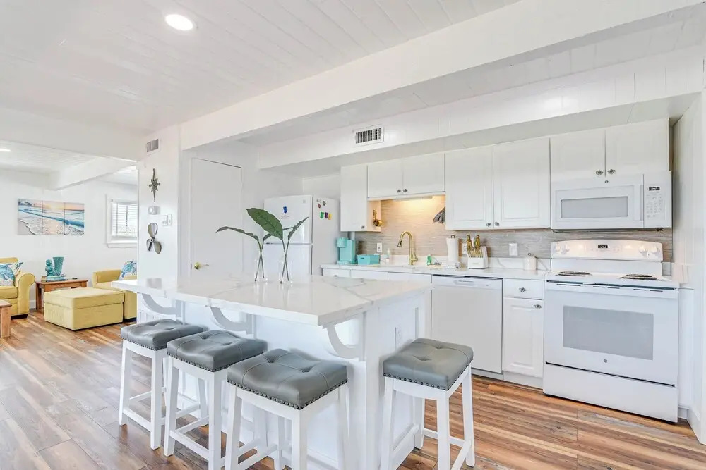Enjoy the View, Walk to Beach! Galveston Hideaway