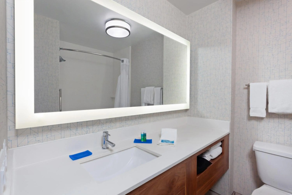 Holiday Inn Express Los Angeles LAX Airport by IHG