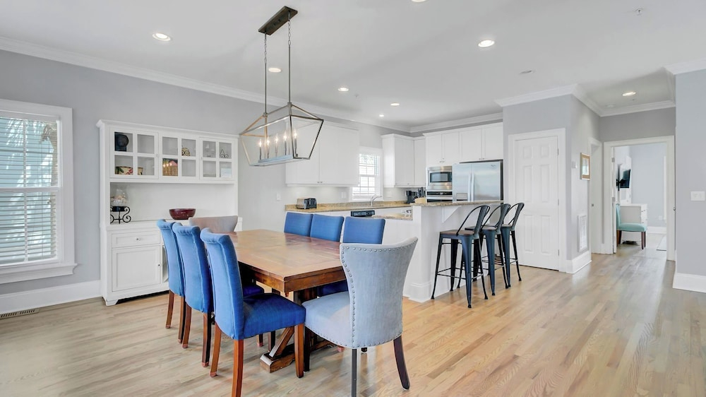 6 10th Avenue by Avantstay Steps to the Beach Pool 2691 Sqft