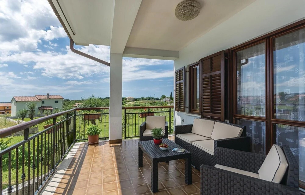 Nice Home in Brtonigla With Wifi and 3 Bedrooms