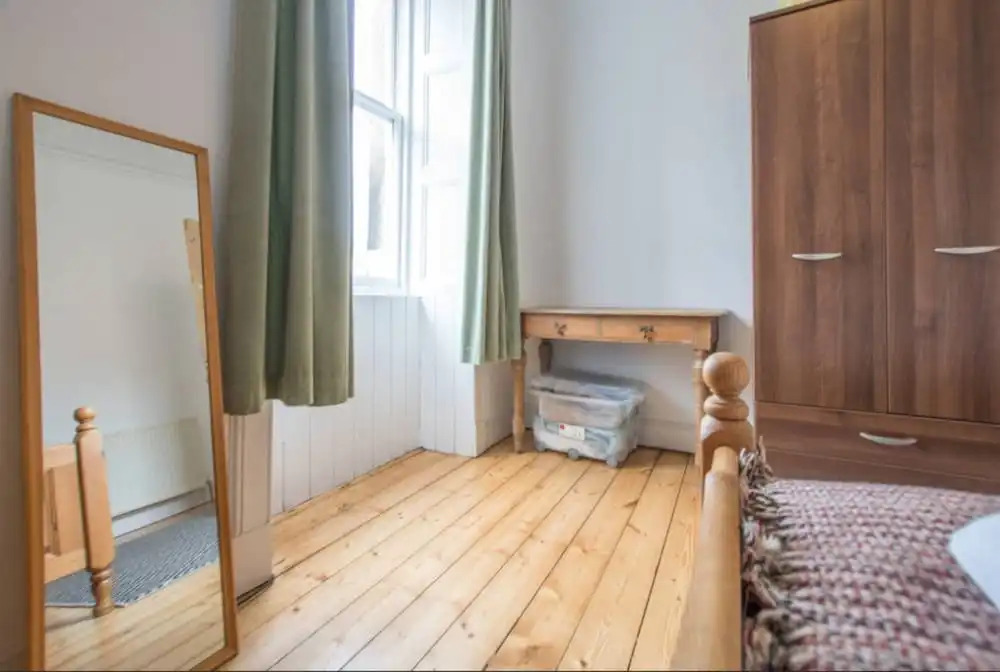 2 Bedroom Flat Near City Centre