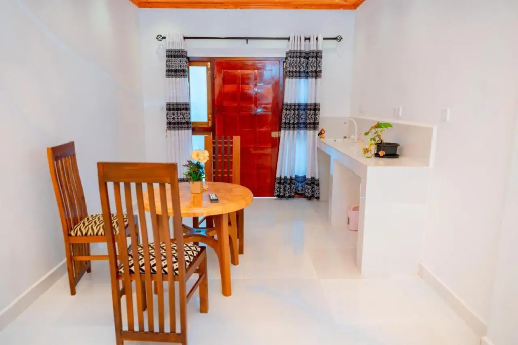 Thisha Hotel & Restaurant