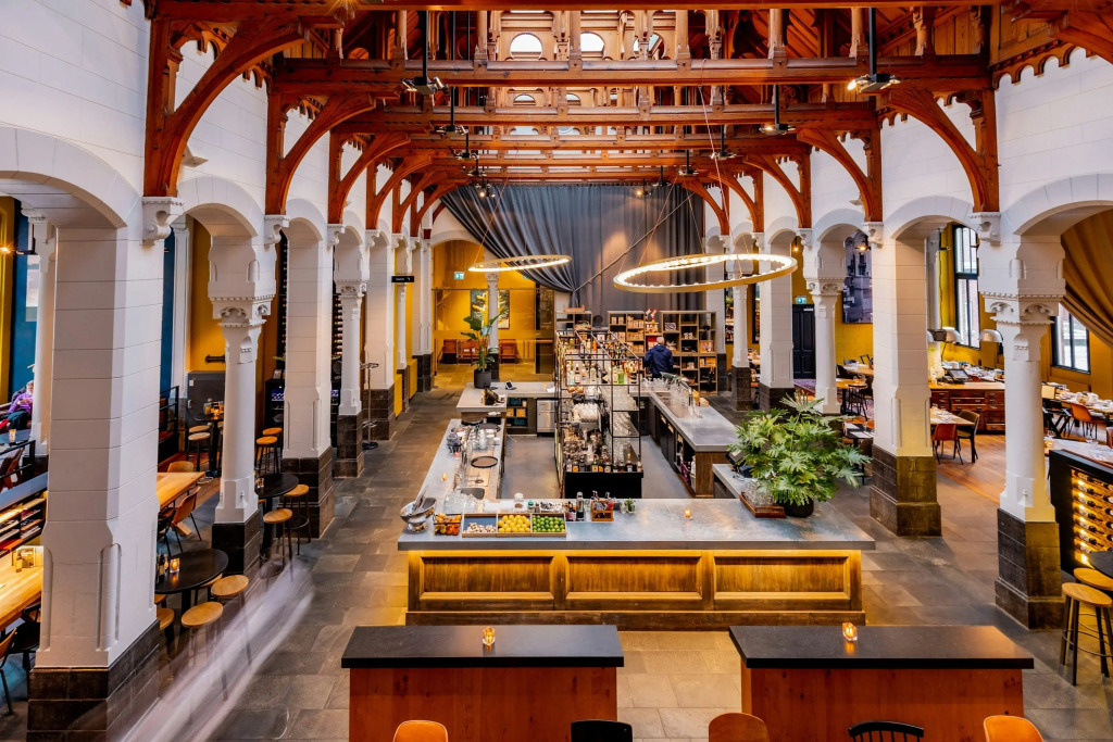 Post-Plaza Hotel & Grand Café