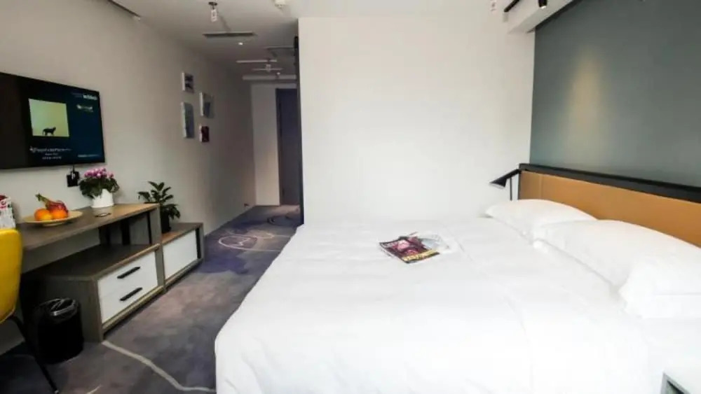 Guoshi Hotel (Dalian Donggang Business District Harbour Plaza Subway Station)