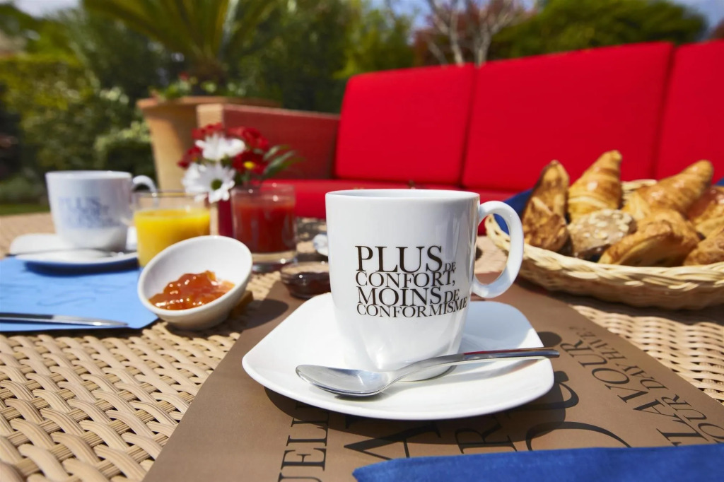 Brit Hotel Confort Nîmes Ouest - A9 sortie 25