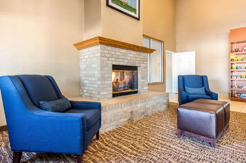 Comfort Suites Normal University area