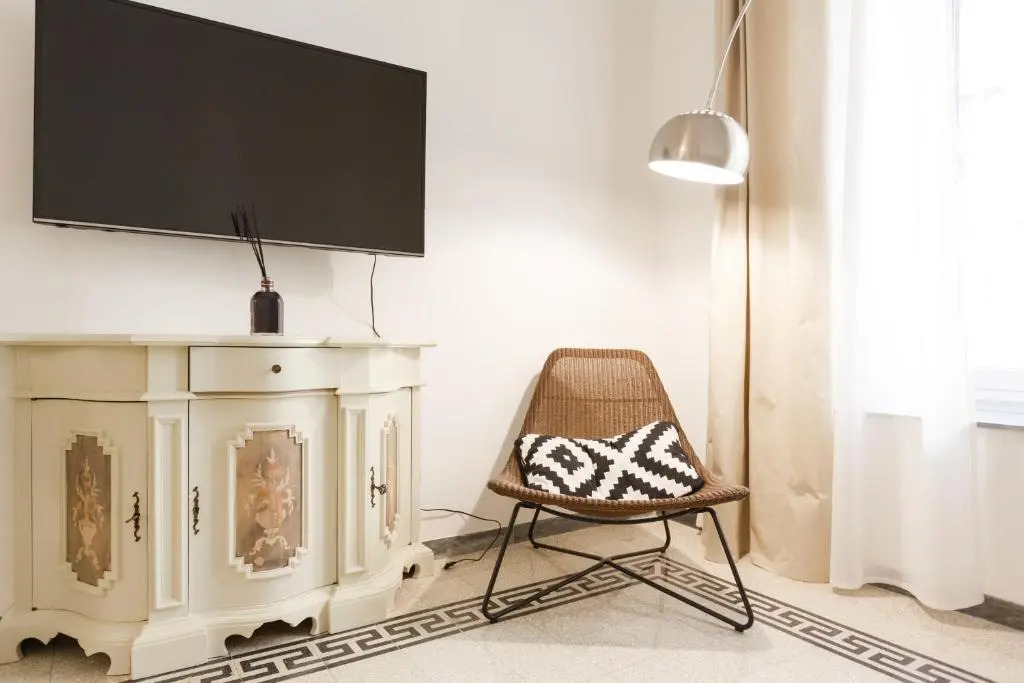 Modern Comfort, Poetic Charm