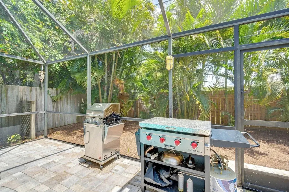 Pet-friendly Home w/ Pool, Close to Venice Beaches