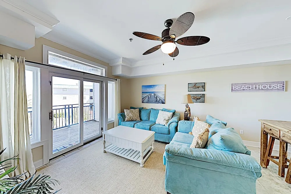 New Listing! Beachside W/ Bay Views & Pool 2 Bedroom Condo