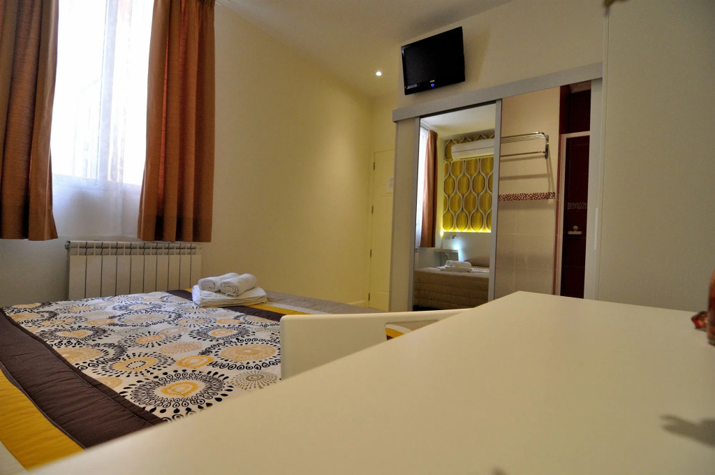 Hostal Far Home Plaza Mayor