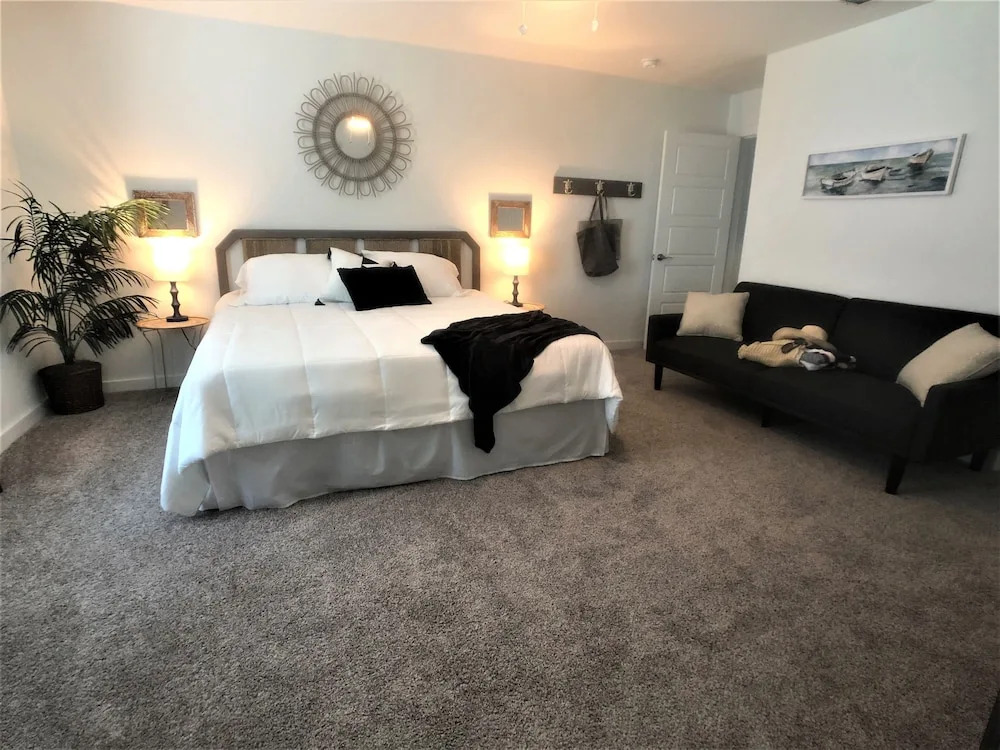 Barefoot Ec204 2 Bedroom Condo