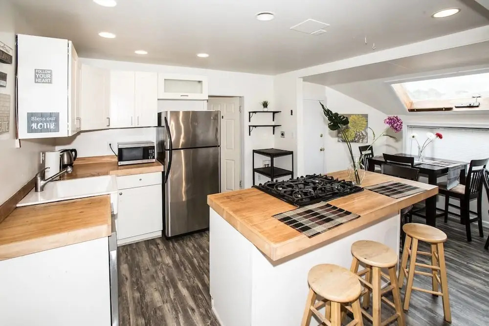 Green Lake Escape Seattle 4 bd 2 ba Sleeps 12!