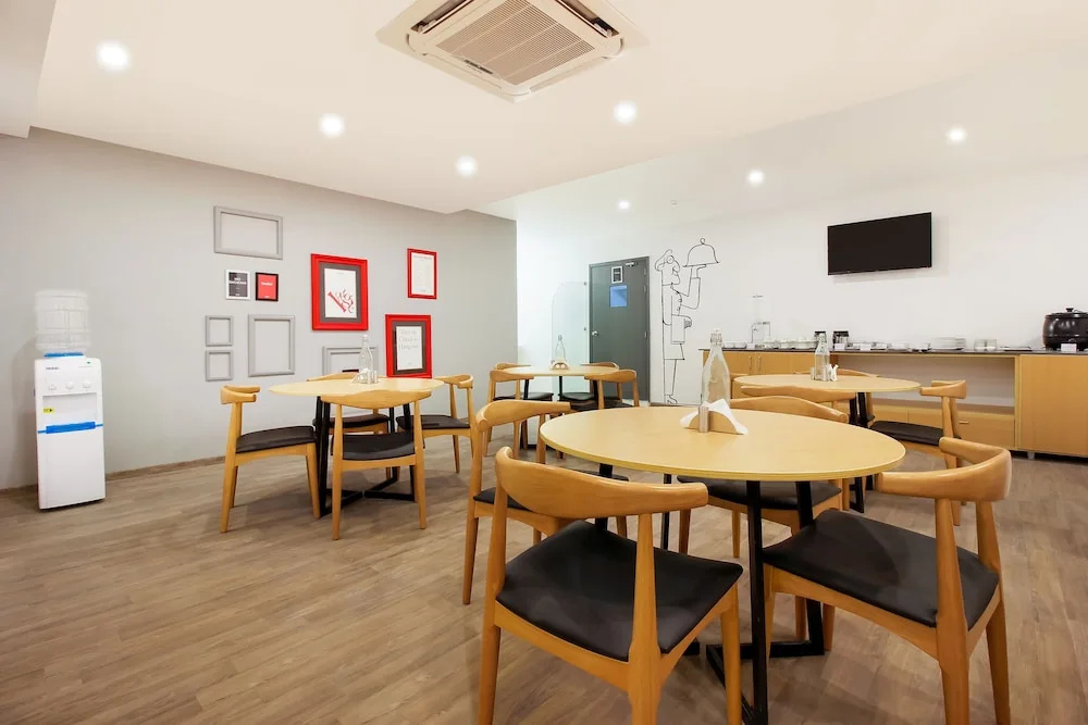 OYO Townhouse 164 Near ESI HOSPITAL