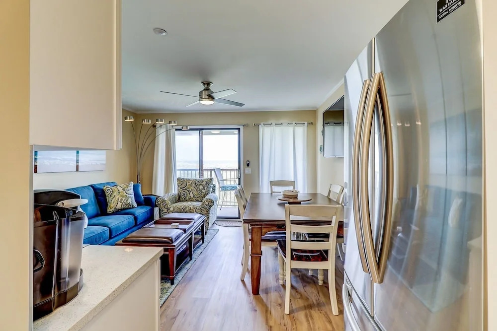 New Listing! Updated Condo - 25 Yards To Beach Condo