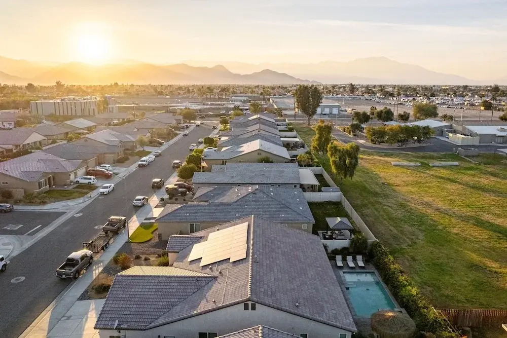 Luxe Indio Stay w/ Pool, Tiki Bar & Fire Pit Near Coachella Longfellow
