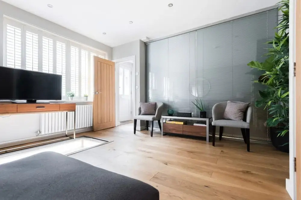The Escalier Mews - Stunning 3bdr Home Flooded With Light
